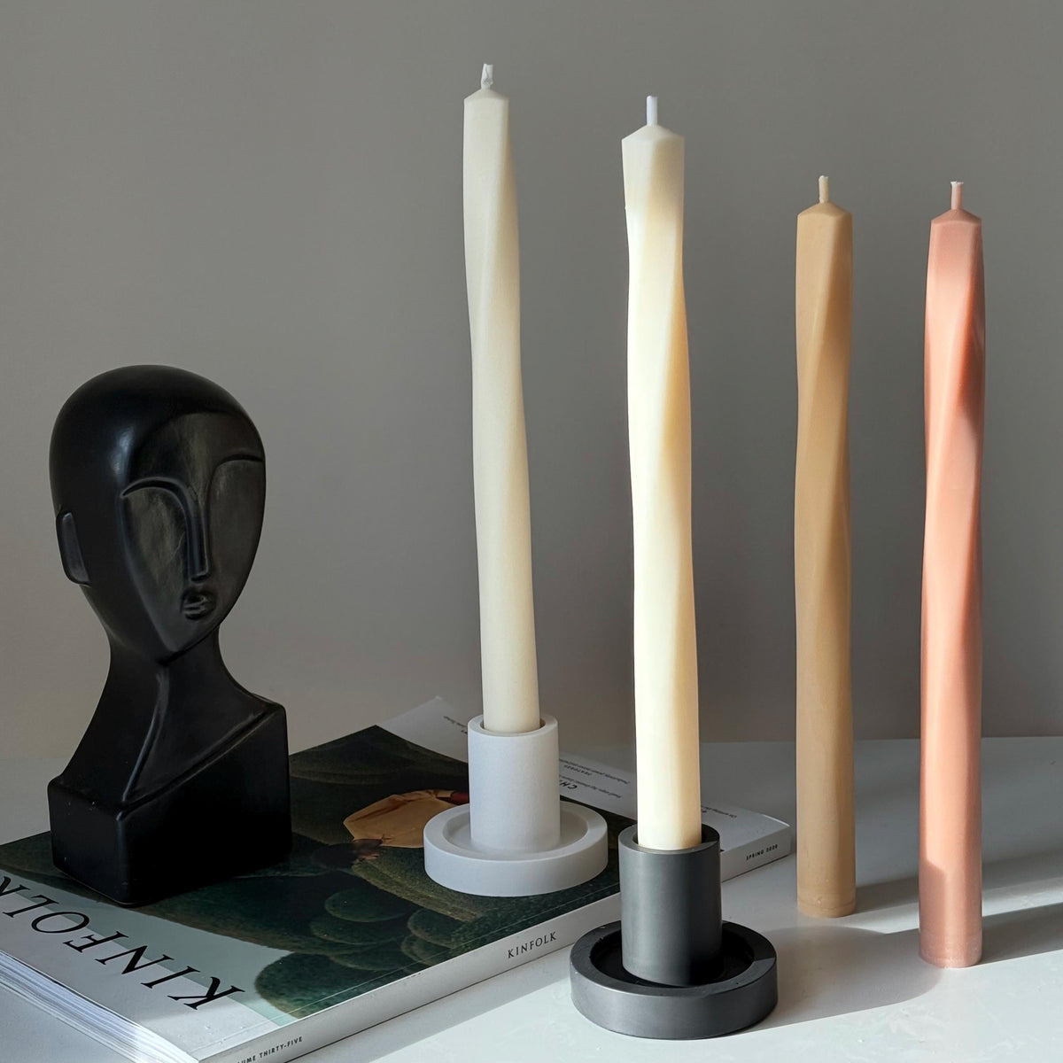 Bougie en cire de soja colonne Greko : Mèche fine torsadée, Bougie décorative