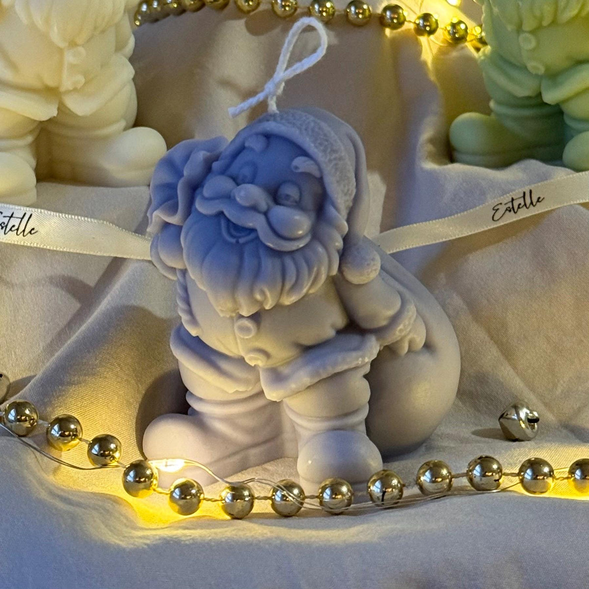 Bougie de soja Père Noël coulée à la main | Décoration festive de Noël