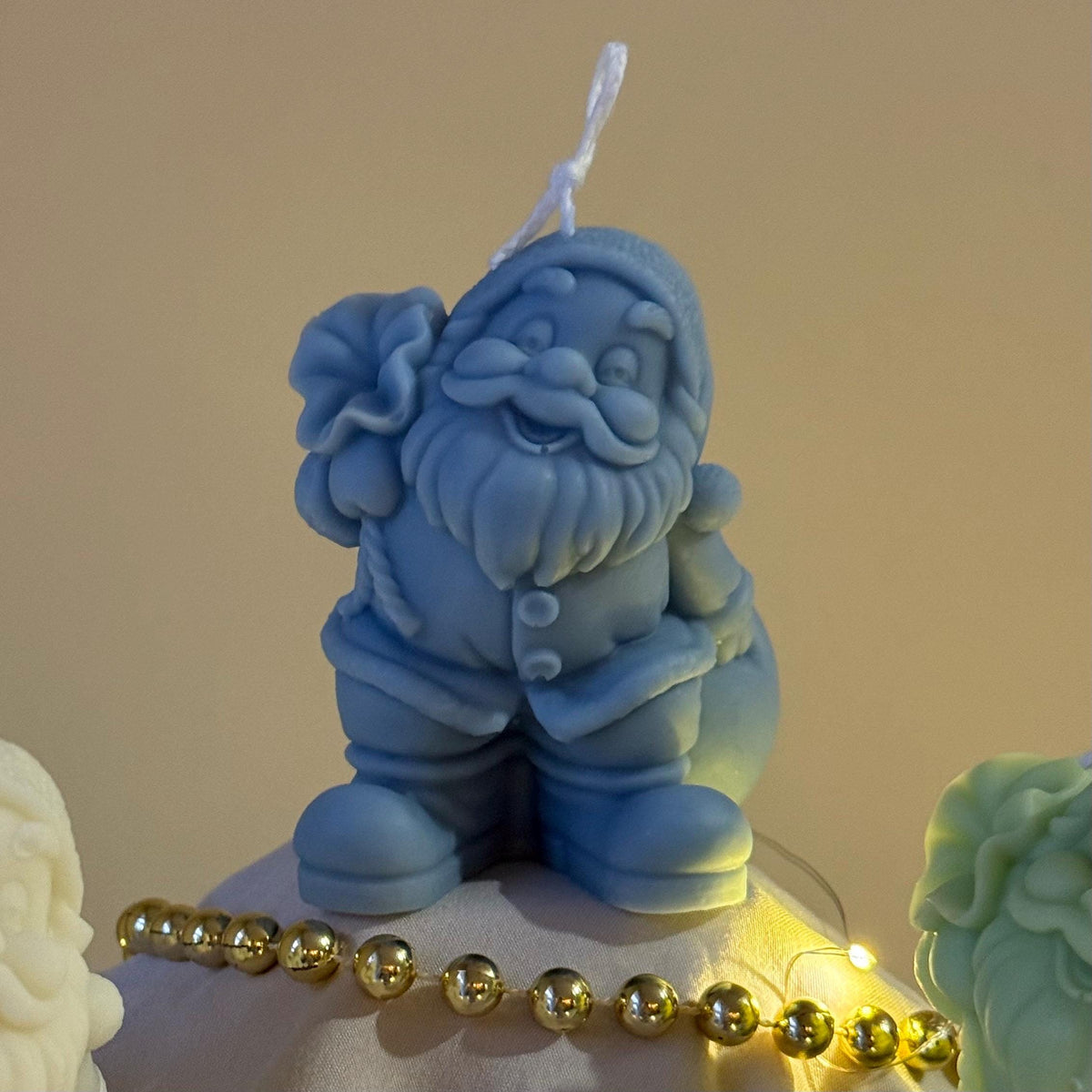 Bougie de soja Père Noël coulée à la main | Décoration festive de Noël