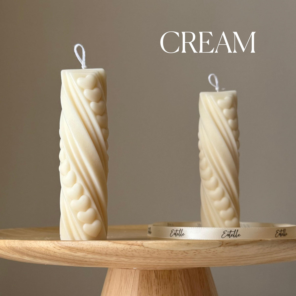 Bougie Pilier en Cire de Soja Cœurs Miniatures : Décor Sculptural Fait Main