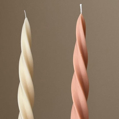 Bougie effilée en spirale en cire de soja : Centre de table tendance pour le dîner