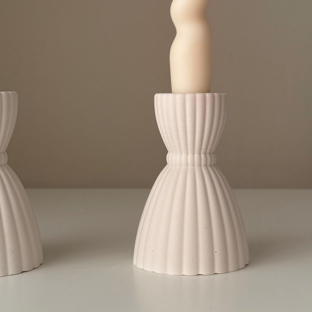 Bougeoir Robe de Mariée : Décoration de table en jesmonite