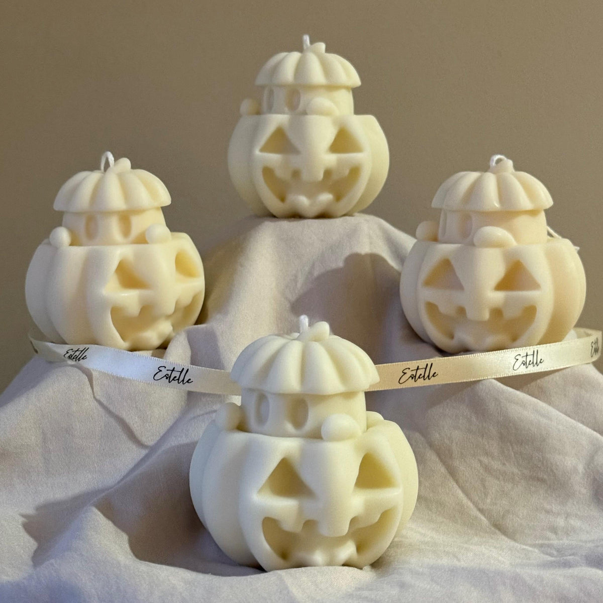 Bougie fantôme d'Halloween faite à la main avec citrouille : Décoration d'intérieur en cire de soja