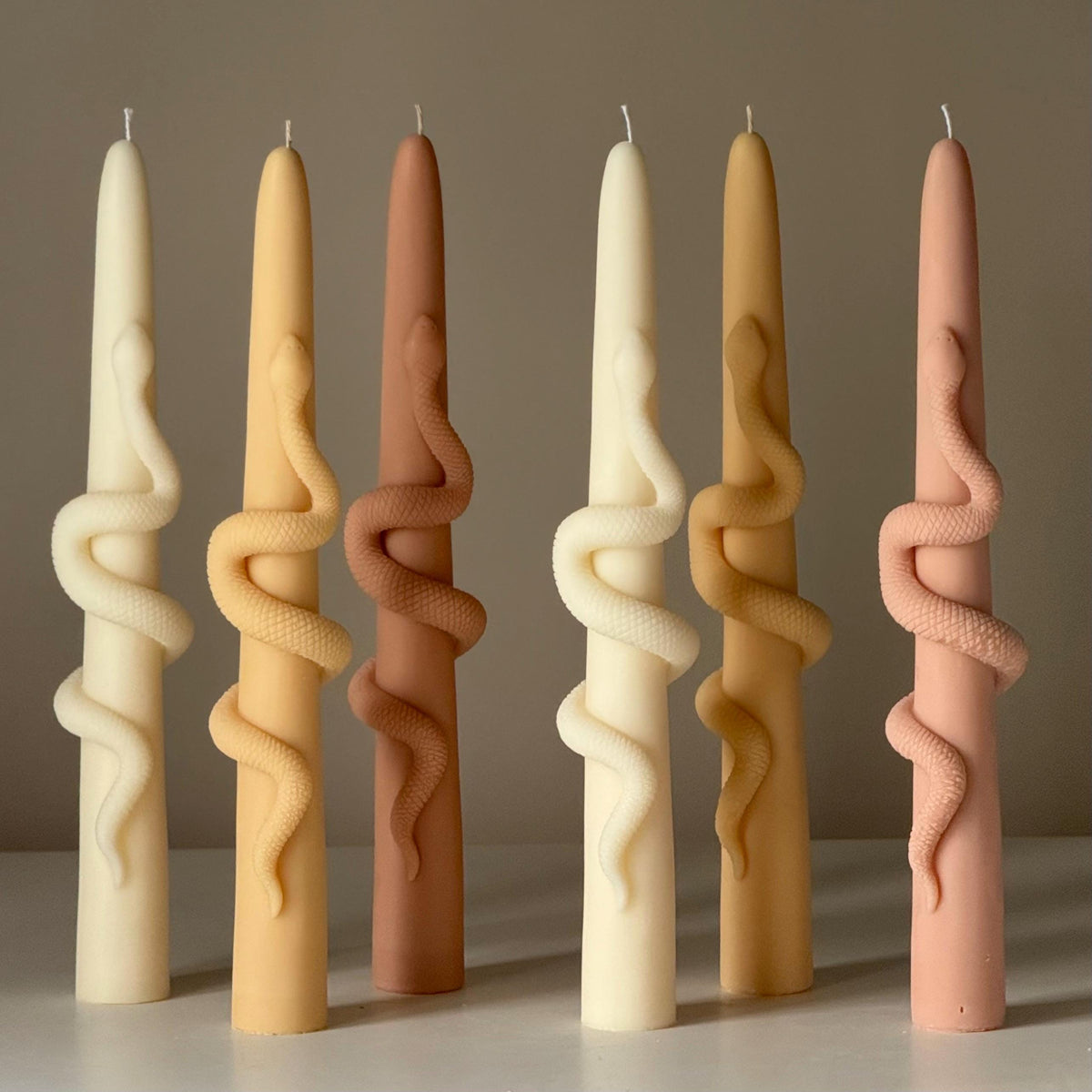 Bougie pilier cylindrique en cire de soja serpent effilée : Bougie décorative en forme de colonne