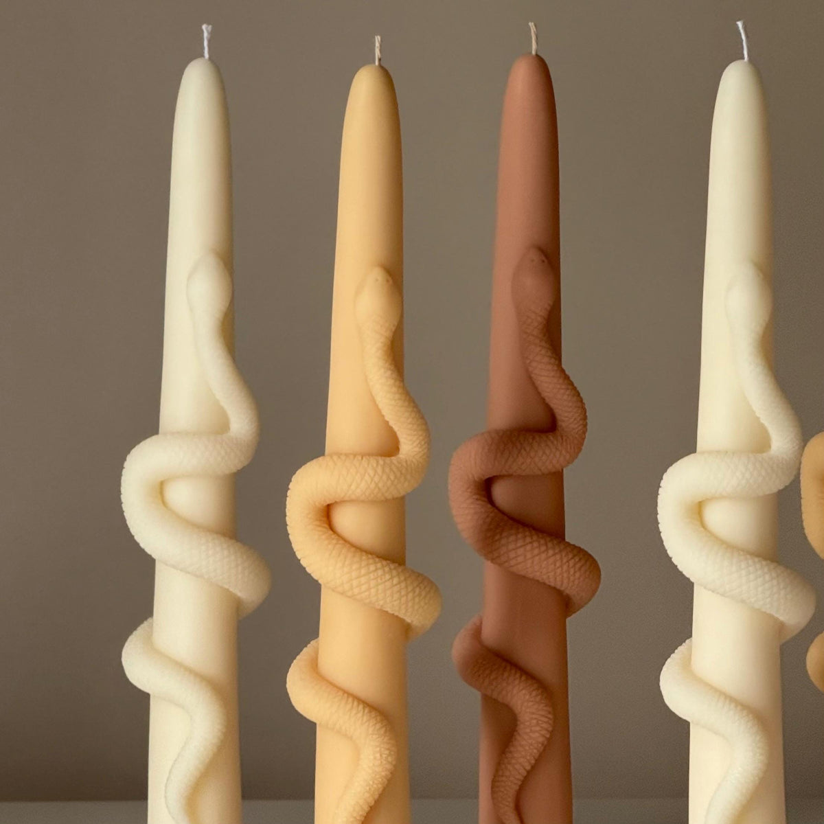 Bougie pilier cylindrique en cire de soja serpent effilée : Bougie décorative en forme de colonne