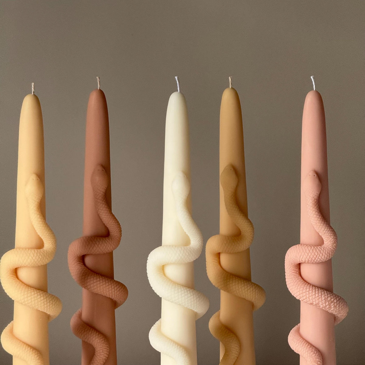 Bougie pilier cylindrique en cire de soja serpent effilée : Bougie décorative en forme de colonne