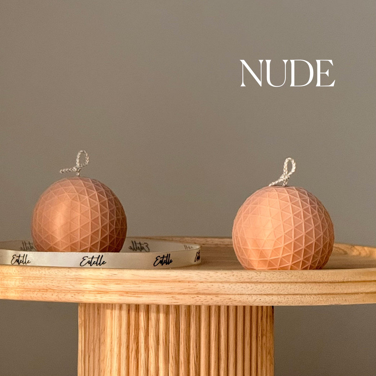Bougie Sphère Géométrique – Design Sculptural Texturé