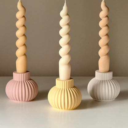 Bougeoir cannelé en jesmonite : Décoration de table minimaliste