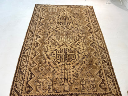 Persian Shiraz Rug | 5' 5” x 7' 11"