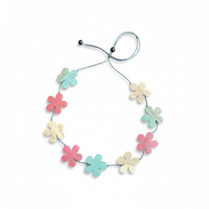 Collier de fleurs en bois