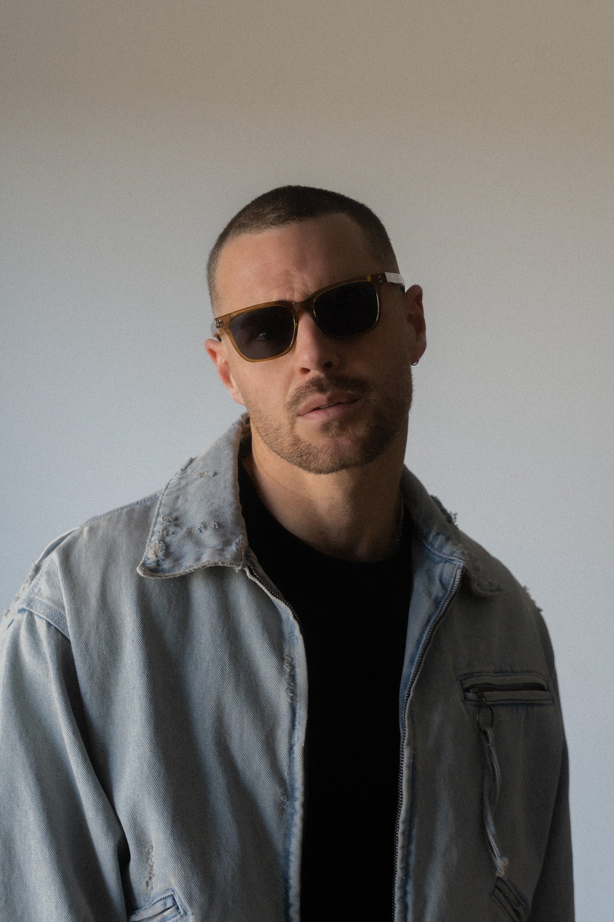 Boléro Vale — Black Classic Square Sunglasses