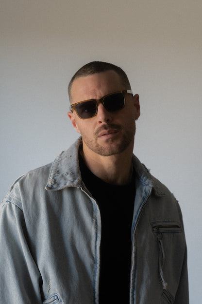 Boléro Vale — Black Classic Square Sunglasses