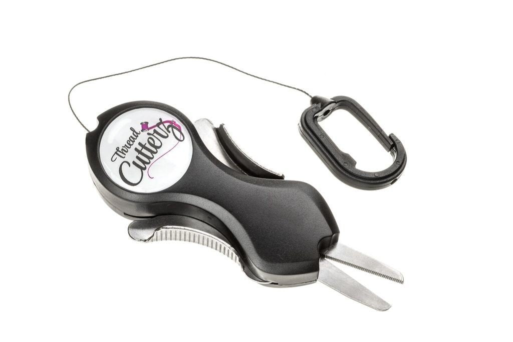 Coupe-fil Thread Cutterz à pince longue avec cordon et attache rétractables
